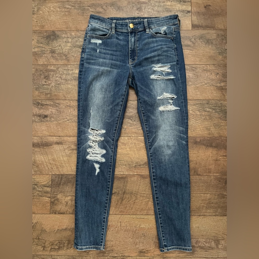 AMERICAN EAGLE | Distressed skinny jeans size 8